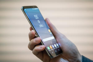 samsung galaxy s8 s8plus hand side